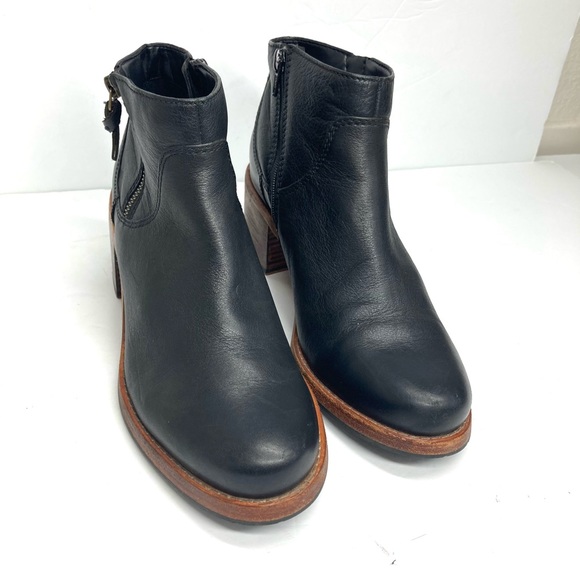 Clarks Women's Clarkdale Dawn Black Leather Boots 9m Wood Tone Soles Zip Closure - Picture 4 of 15